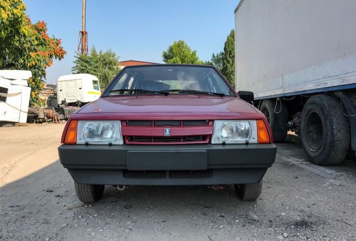 ВАЗ-21093 1990 года выпуска в пробегом 49 км