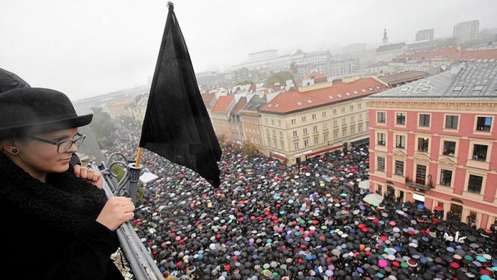 В Польше проходят массовые протесты против полного запрета абортов