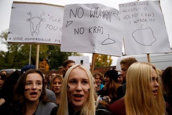 В Польше проходят массовые протесты против полного запрета абортов