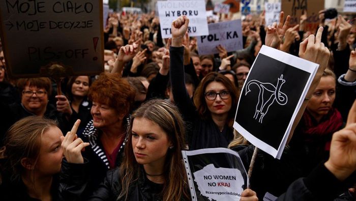В Польше проходят массовые протесты против полного запрета абортов