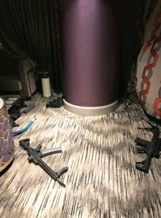 Полиция опубликовала кадры из номера стрелка из Лас-Вегаса Стивена Пэддока