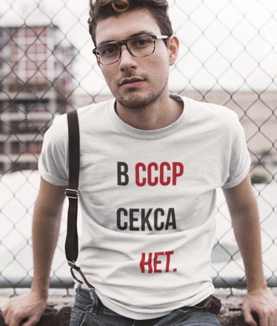 Западный тренд на одежду с надписями на кириллице