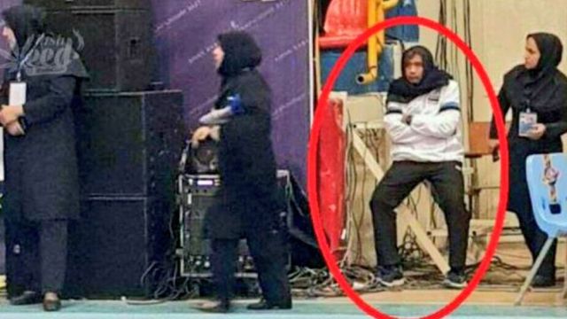 Тренер из Таиланда надел хиджаб в знак солидарности со своими подопечными