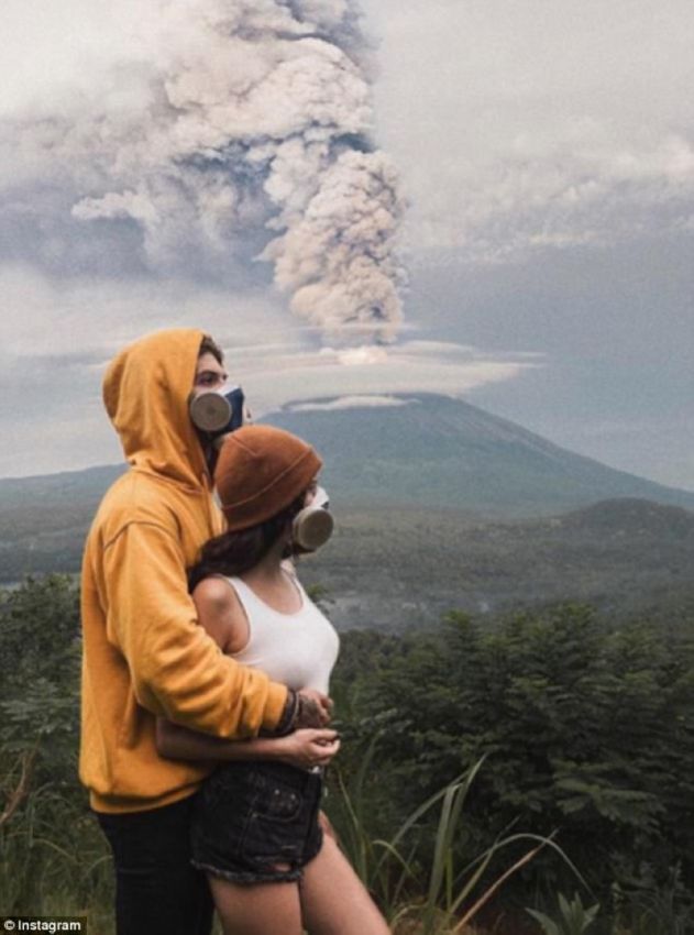 Извержение вулкана на Бали как повод для хорошей фоточки в инстаграм