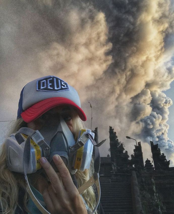 Извержение вулкана на Бали как повод для хорошей фоточки в инстаграм