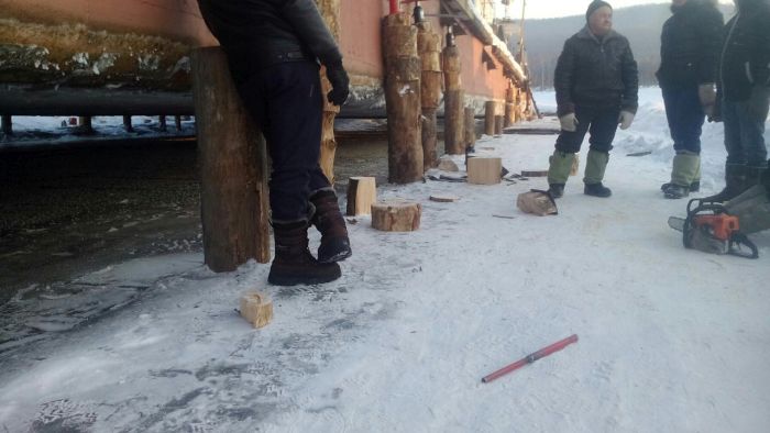 Подъем судна на лед для ремонта в зимний период времени