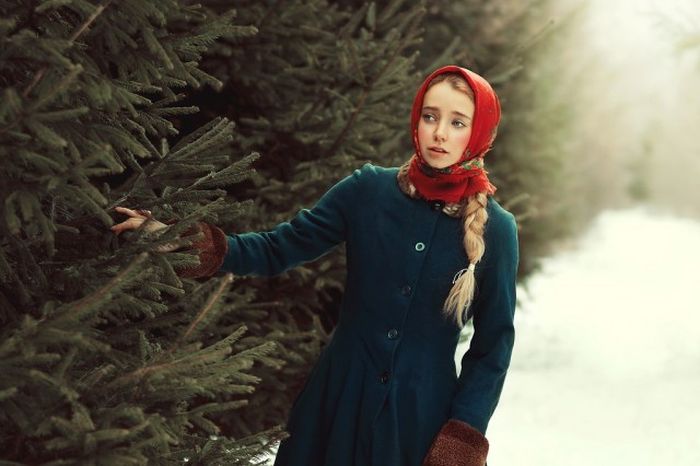 Девушки в русских нарядах