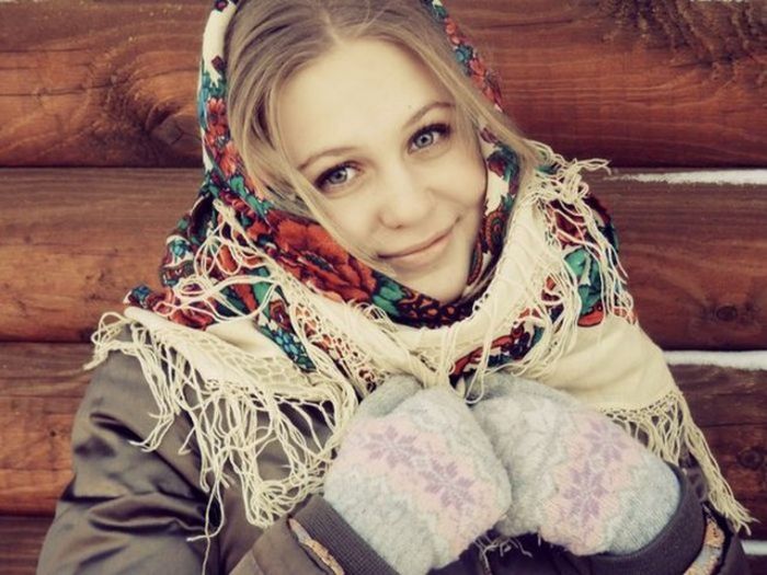 Девушки в русских нарядах