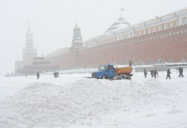 Рекордный снегопад в Центральной России