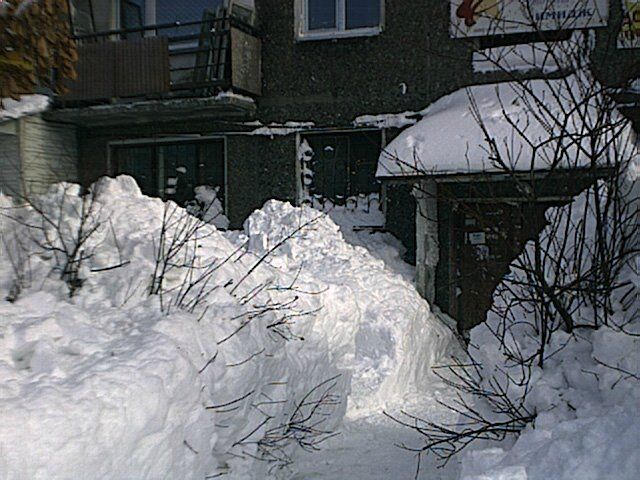Последствия сильнейшего снегопада на Сахалине