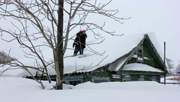 Последствия сильнейшего снегопада на Сахалине