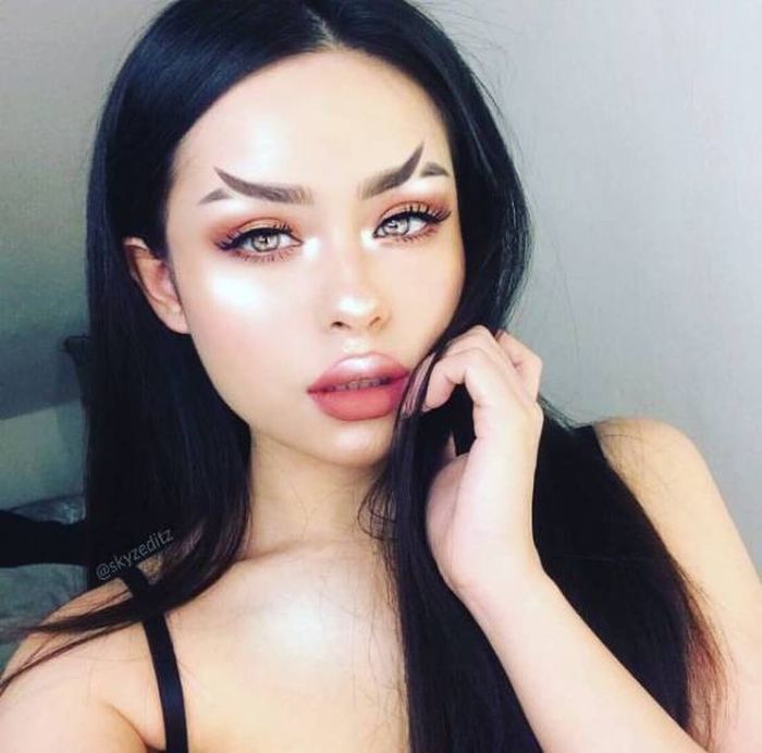 Скажите, что здесь происходит?