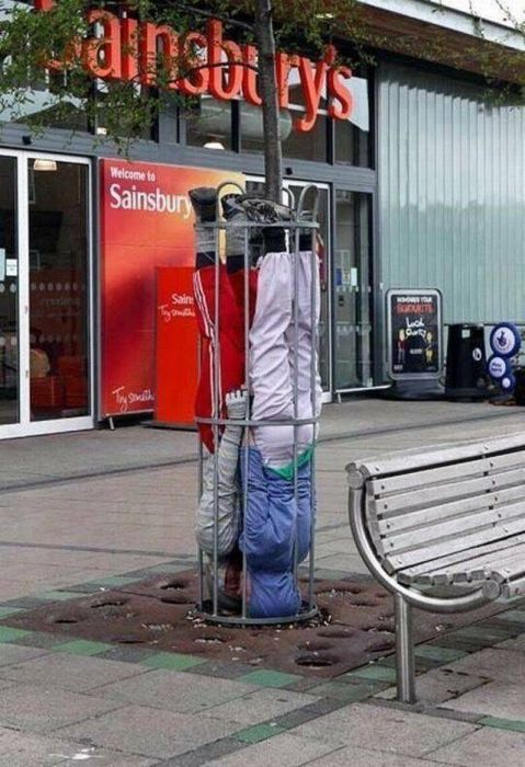 Скажите, что здесь происходит?