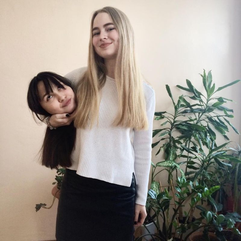 Флешмоб с головами друзей под мышкой