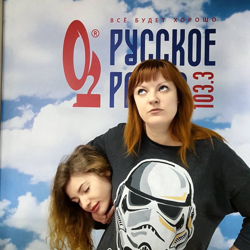 Флешмоб с головами друзей под мышкой