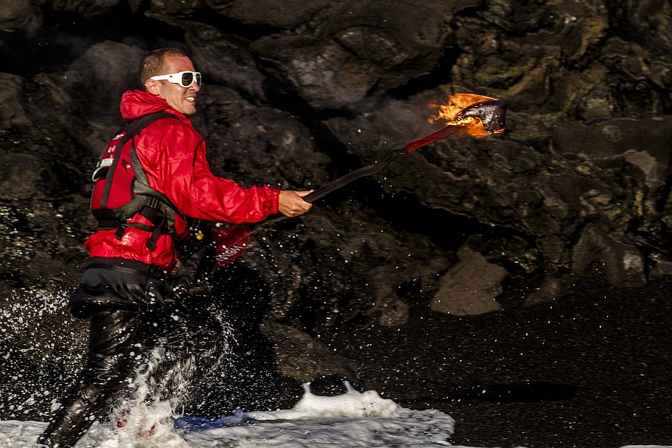 На байдарке около изливающейся лавы. Гавайи