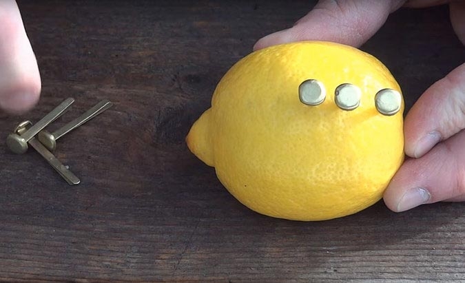 Как разжечь огонь при помощи.. лимона