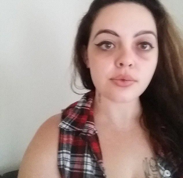 Как сегодня выглядит маленькая девочка, танцевавшая с Леонардо Ди Каприо в «Титанике» Как сегодня выглядит маленькая девочка, танцевавшая с Леонардо Ди Каприо в «Титанике»