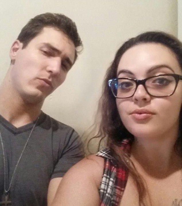 Как сегодня выглядит маленькая девочка, танцевавшая с Леонардо Ди Каприо в «Титанике» Как сегодня выглядит маленькая девочка, танцевавшая с Леонардо Ди Каприо в «Титанике»