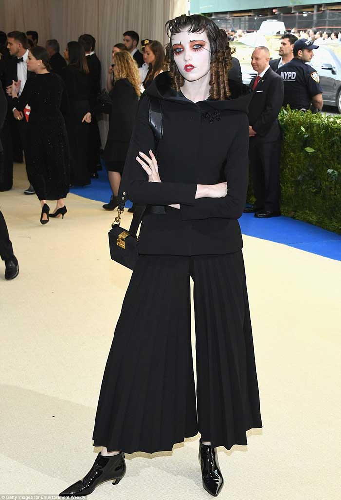 Самые скандальные наряды Met Gala 2017