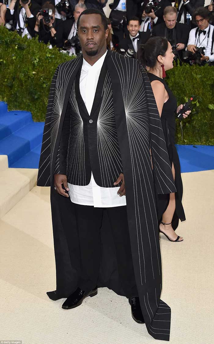 Самые скандальные наряды Met Gala 2017