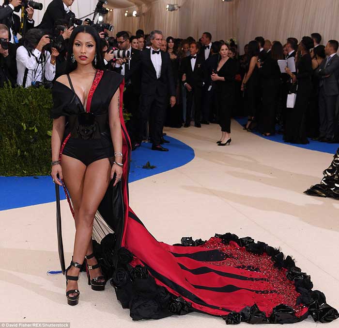 Самые скандальные наряды Met Gala 2017