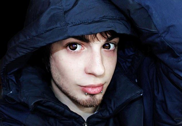 Аргентинец потратил 32 000 долларов, чтобы стать эльфом