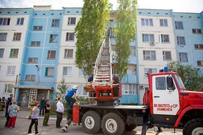 Обвал лестничного проема в пятиэтажке