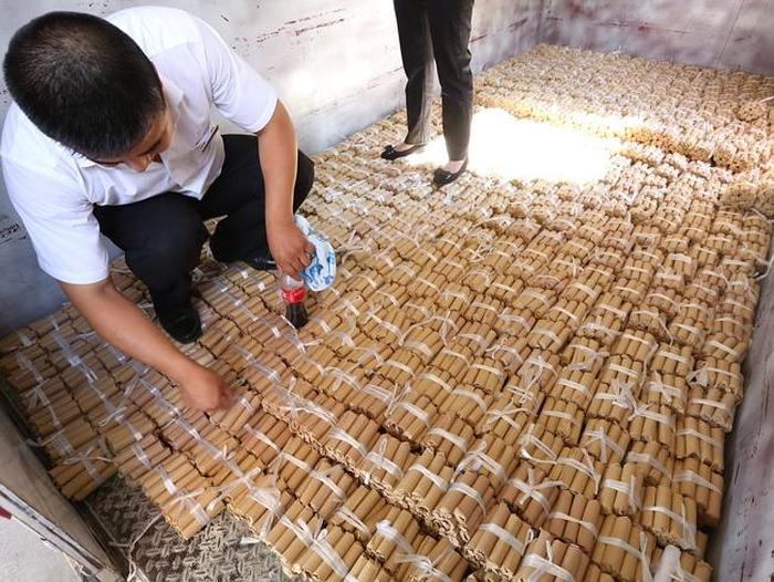 В Китае мужчина купил автомобиль стоимостью 140 000 долларов за монеты