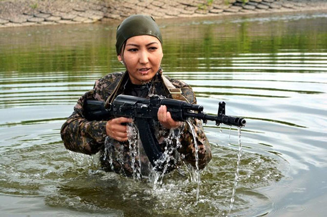 Девушки в армии Казахстана