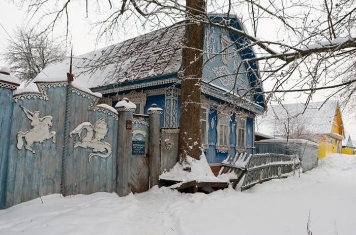 Настоящий дворец в деревенском доме