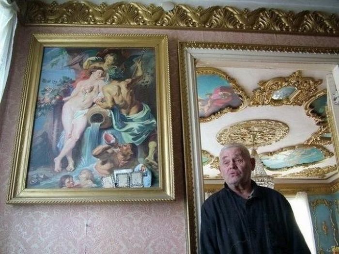 Настоящий дворец в деревенском доме