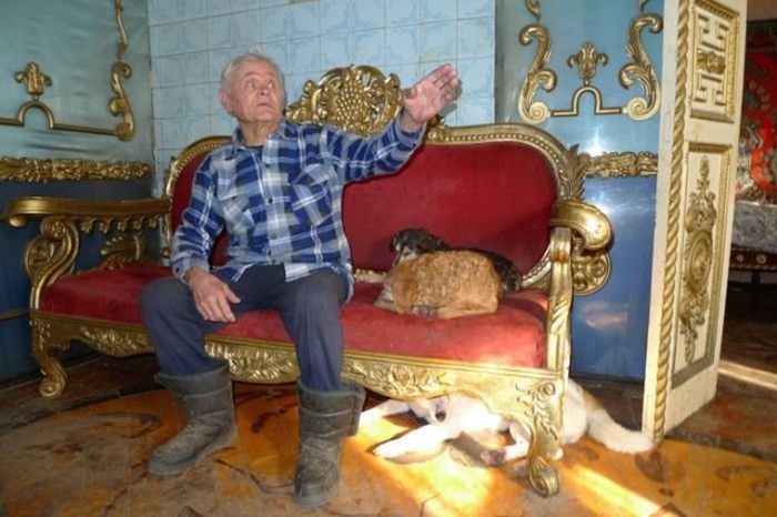 Настоящий дворец в деревенском доме