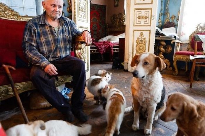 Настоящий дворец в деревенском доме