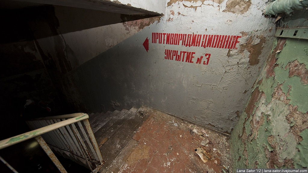 Заброшенный пионерский лагерь с бассейном и бомбоубежищем (72 фото) Заброшенный пионерский лагерь с бассейном и бомбоубежищем (72 фото)