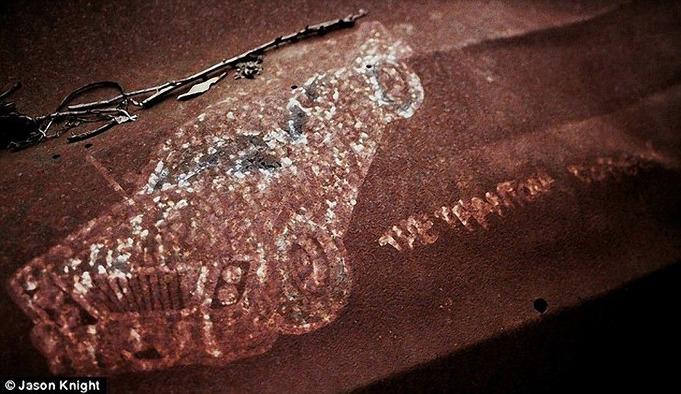 Раритетные автомобили на обрывах шоссе «Малхолланд Драйв» (12 фото) Раритетные автомобили на обрывах шоссе «Малхолланд Драйв» (12 фото)