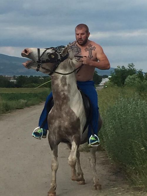 Болгарский рестлер стал охотником за головами и личными врагом ИГИЛ