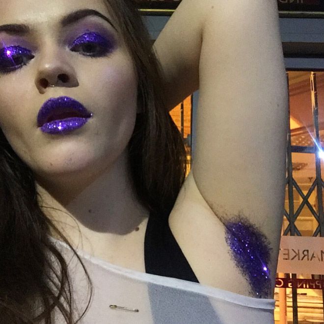 Девушки лепят на волосатые подмыхи блестки и хвастаются ими в Instagram