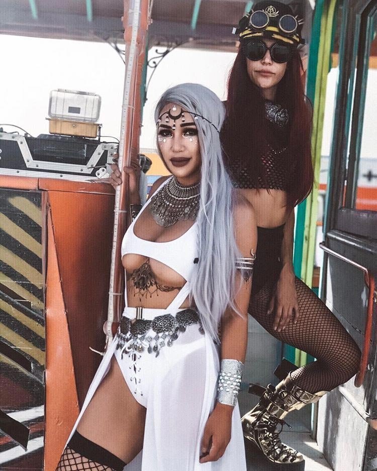 Красивейшие девушки на Burning Man 2018