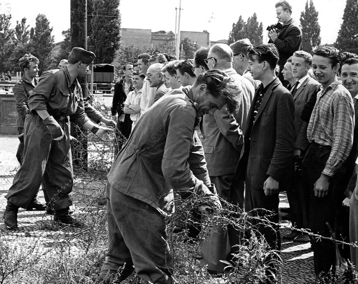 Падение Берлинской стены Падение Берлинской стены