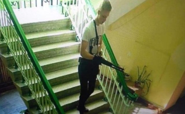 Хакер qwertyKEK взломал страничку Владислава Рослякова в социальной сети, где он пользовался фейковым именем Анатолий Смирнов