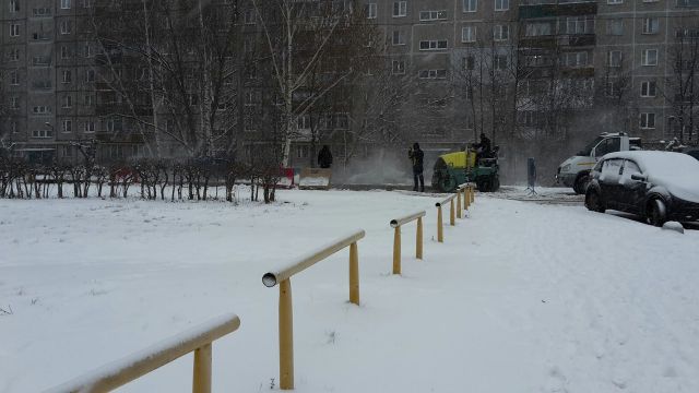 В Нижнем Новгороде новый асфальт положили на снег