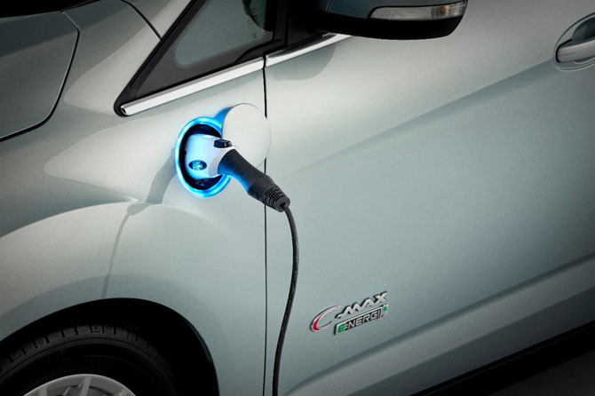 Новый гибрид Ford C-MAX с солнечными батареями