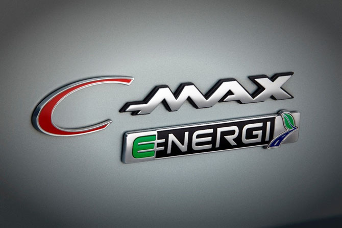 Новый гибрид Ford C-MAX с солнечными батареями