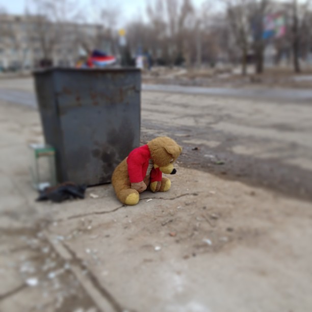 Говорят, что живем плохо. Вы только посмотрите, что выкидывают на помойки