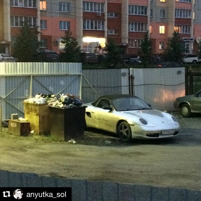 Говорят, что живем плохо. Вы только посмотрите, что выкидывают на помойки