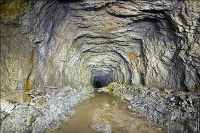 Старая, заброшенная шахта
