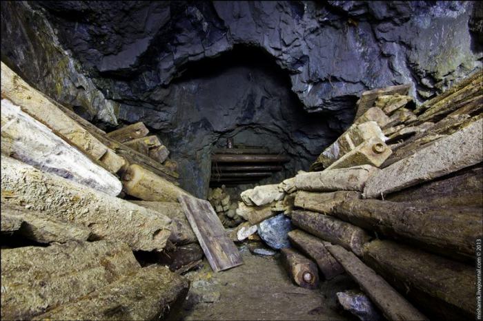 Старая, заброшенная шахта