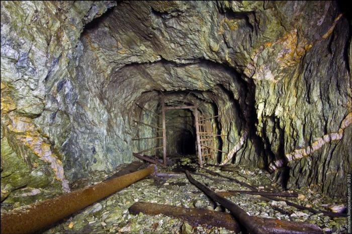 Старая, заброшенная шахта