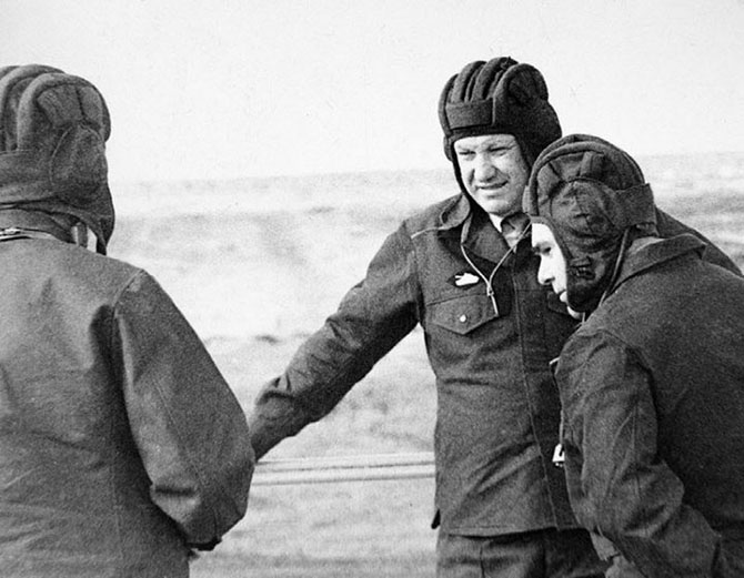Редкие фотографии молодого Бориса Ельцина Редкие фотографии молодого Бориса Ельцина